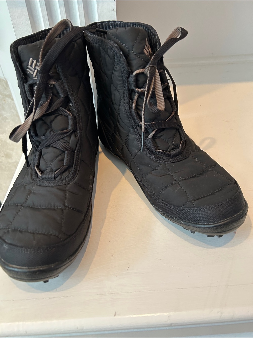 Women’s Columbia Black Quilted Lace-Up Winter Boots Size 8